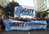 Trabajadores del transporte realizan un plenario en el tren a Mar del Plata