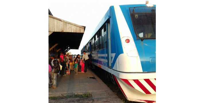 Ya funciona el tren que traslada a 124 pasajeros desde Sáenz Peña hacia Chorotis