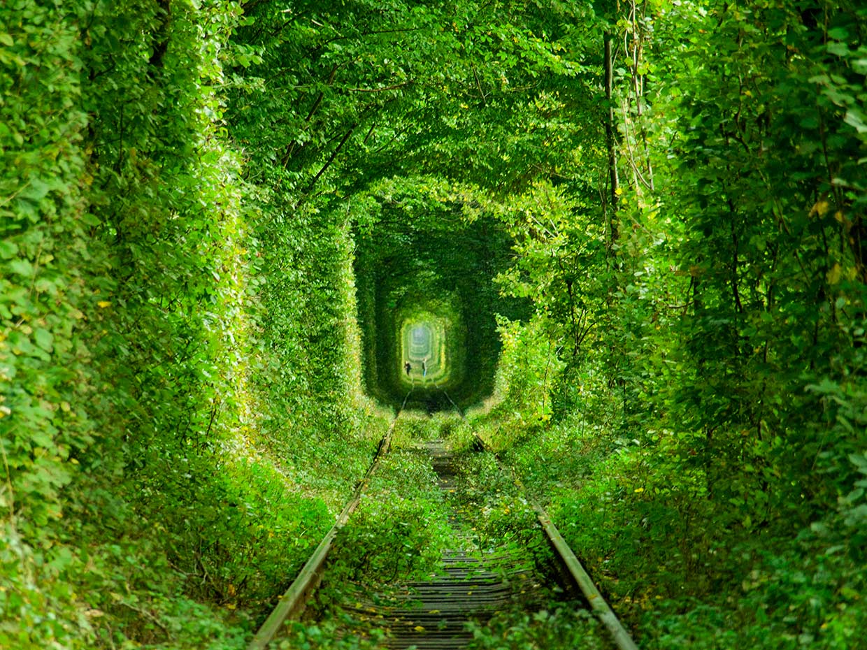 Ucrania: El túnel del amor, el preferido de los enamorados
