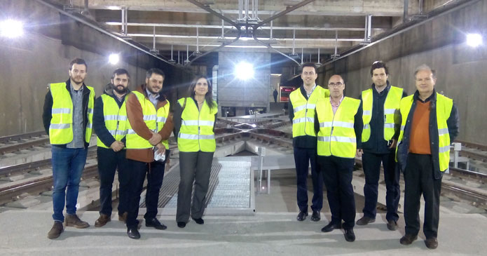 España: Un robot automatiza la construcción de las vías de tren