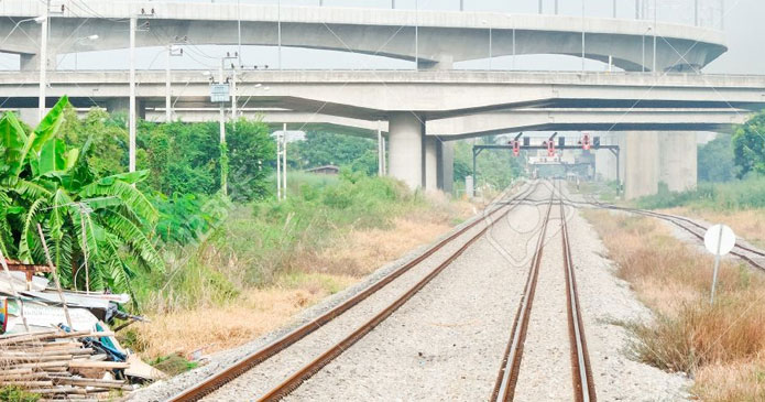 Tren fabricado por China hace su debut en Tailandia