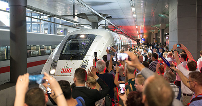 Alemania: Presentado el ICE 4 en la estación central de Berlín