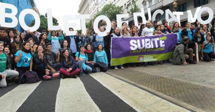 Estudiantes y docentes en campaña por boleto gratuito