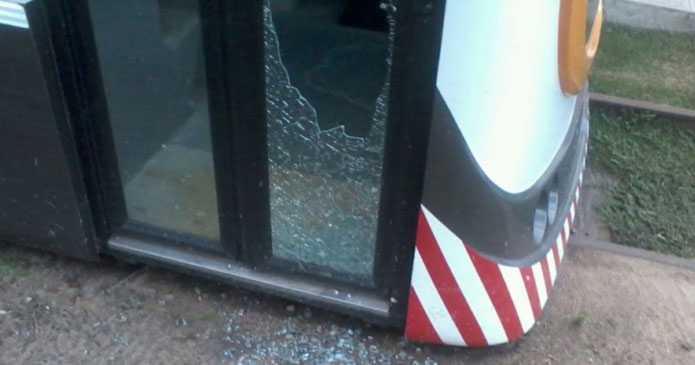 Detuvieron a dos violentos vándalos que dañaron el Tren Urbano de Santa Fe