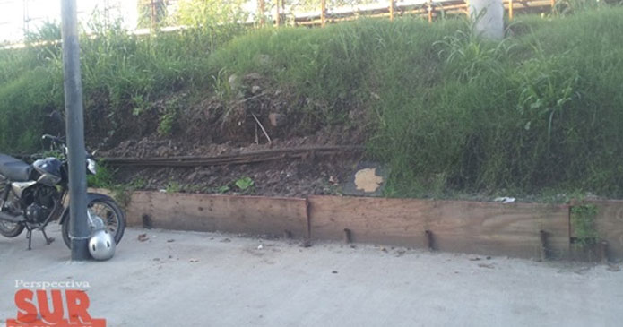 Se desmorona parte del terraplén de la estación provisoria de Quilmes
