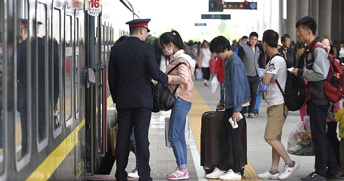 Chinos harán 12,45 millones de viajes en tren por final de vacaciones