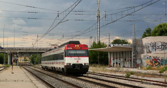 España: Cifuentes celebra las tres nuevas estaciones y pide más frecuencias de trenes