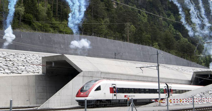 Tren suizo inauguró el túnel ferroviario más largo del mundo