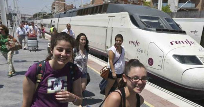 España: Renfe completa 13 de los 16 trenes AVE «extra» por la gran demanda desde Madrid