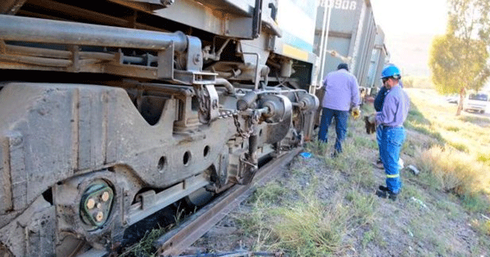 Hicieron descarrilar un tren de carga que venía hacia Bahía