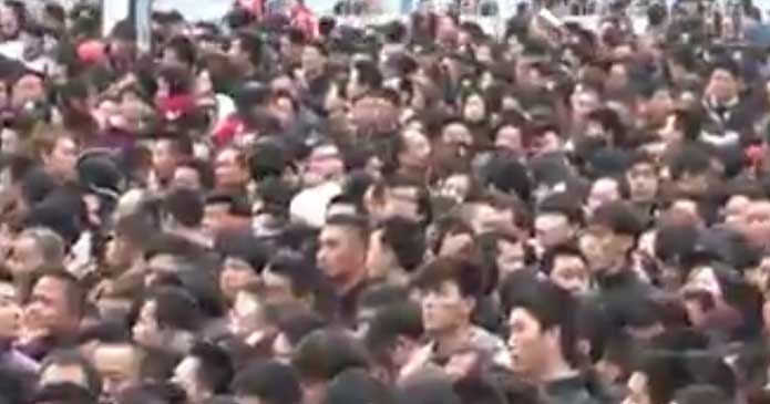 50.000 pasajeros atrapados en una estación de tren al sur de China por la nieve