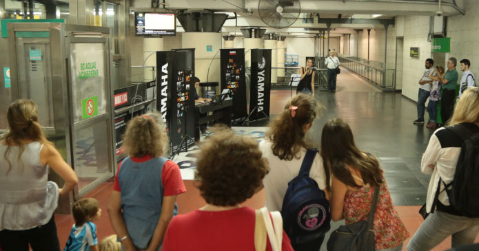El subte homenajeó a las mujeres con un show sorpresa en Congreso de Tucumán