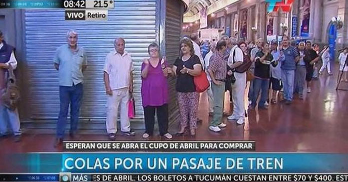 Retiro: colas y reclamos porque no venden pasajes de tren al Interior