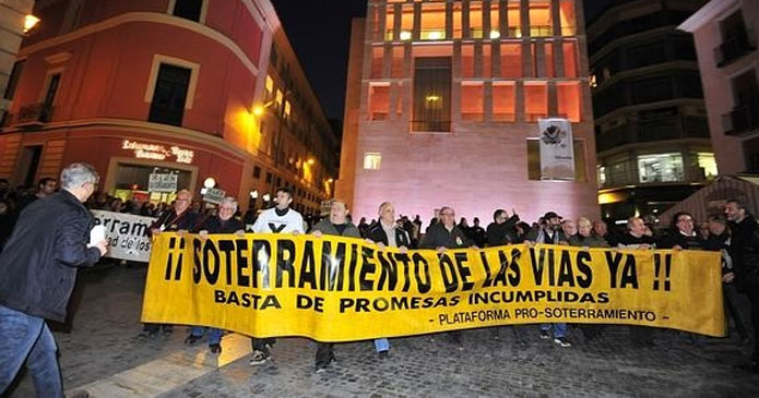 España: Gritos contra «el tren en superficie» en Belluga