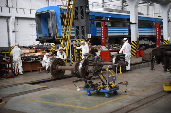 Marinucci visito el Taller de Villa Luro y la almacén central de Liniers
