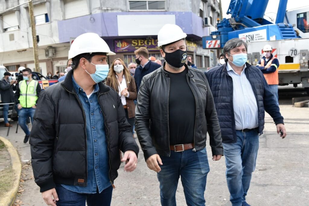 Se instala el primero de los 13 puentes modulares en el FFCC Sarmiento