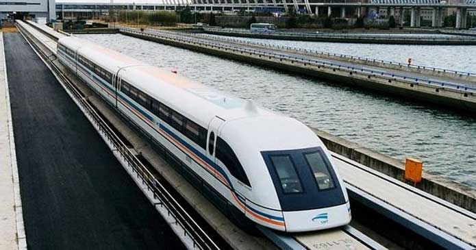 China empieza a probar con pasajeros su primer tren de levitación magnética