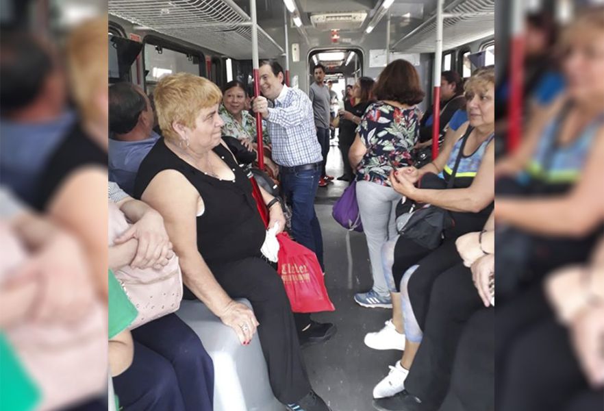 El gobernador Zamora viajó en el Tren de Desarrollo y charló con los pasajeros