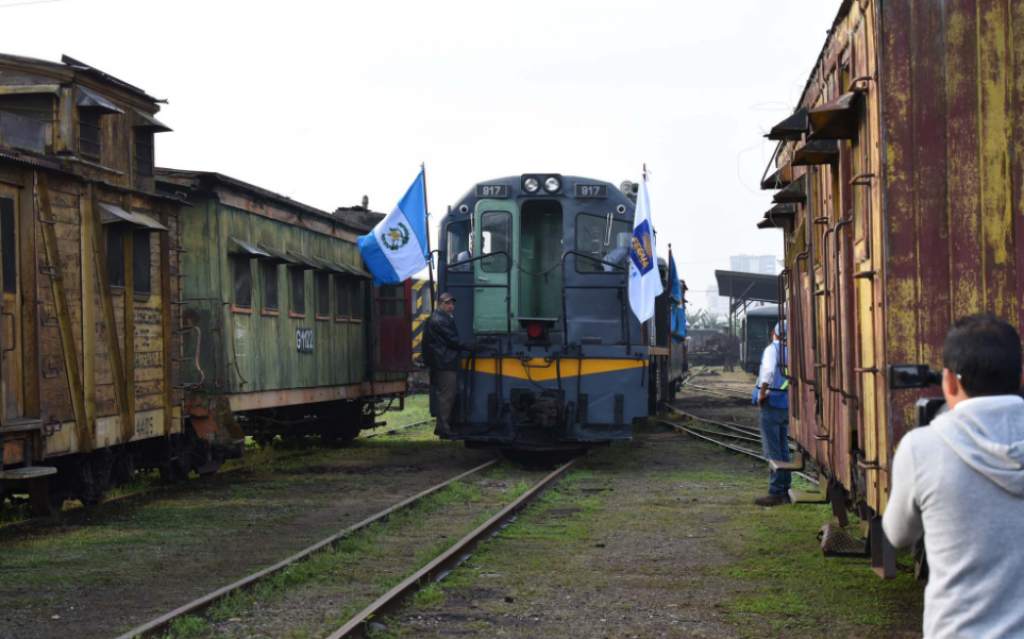Tren hace su primer recorrido de prueba
