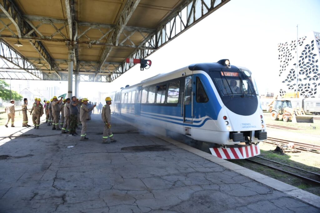 Luego de 25 años, el tren volvió a unir las estaciones Alta Córdoba y Mitre