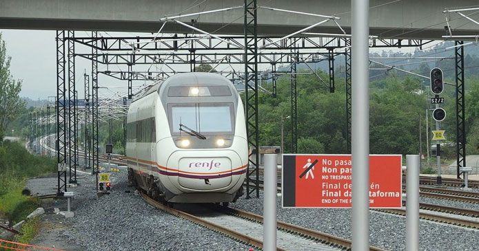 España: Usuarios del tren ven inoperativa la estación del AVE Padrón-Barbanza