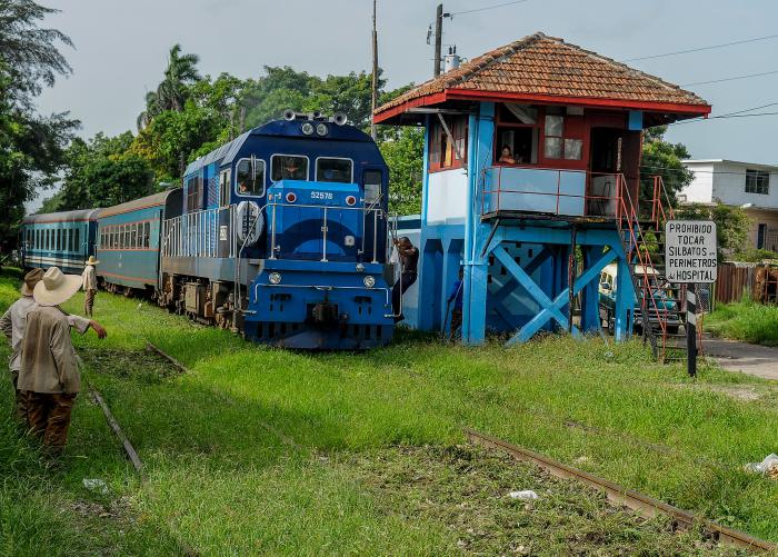 Cuba: Ferrocarril cubano a todo tren