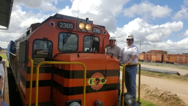 Bolivia: YPFB presenta el tren que transportará la urea a los mercados interno y externo