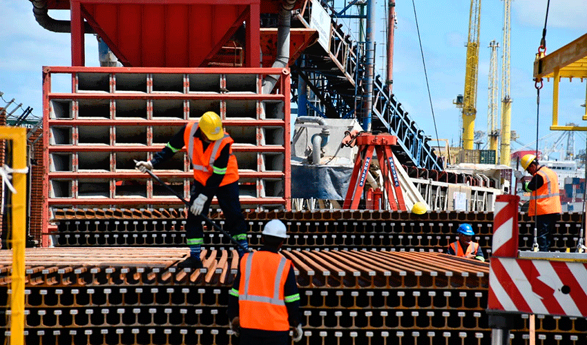 Arribó primer embarque de rieles para construcción de Ferrocarril Central