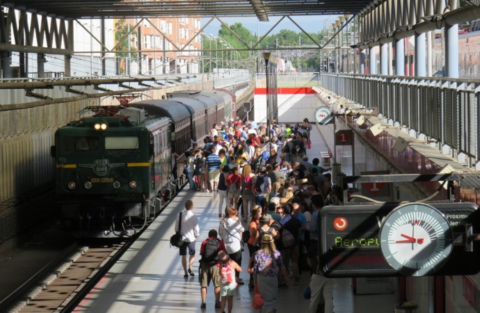 España: Rutas otoñales a través de las vías de ferrocarril con más leyenda