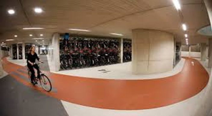 Se construye en Holanda estacionamiento de bicicletas más grande del mundo