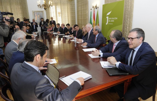 España: Andaluces y manchegos trabajan por el tren de Europa
