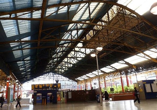 Inglaterra: Tras una semana reabren estación Victoria de Manchester