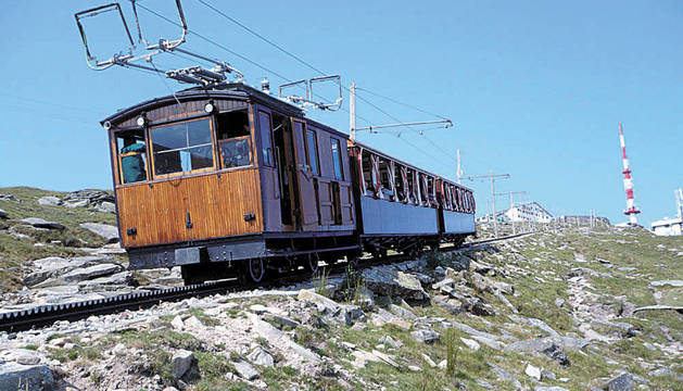 España: Las cimas de los Pirineos desde el tren de Larrun