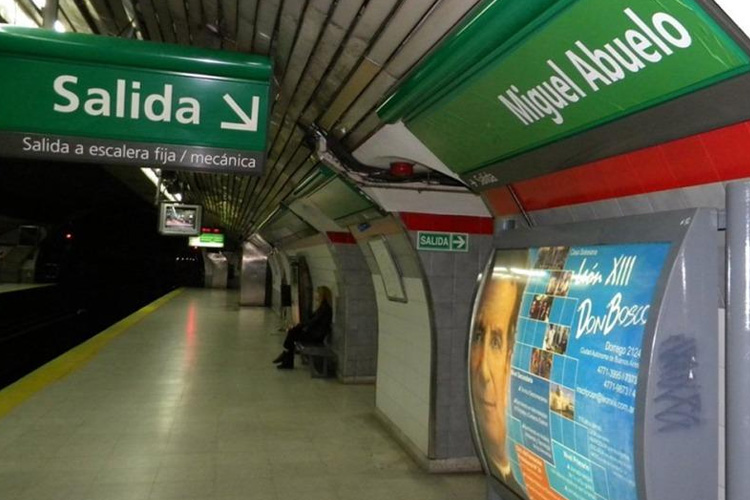 Después de Mil Horas, la estación Carranza se llama “Miguel Abuelo”