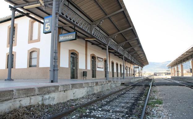 España: El Gobierno reabrirá la línea de tren de Moreda tras más de 3 años de aislamiento ferroviario