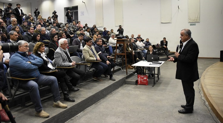 Presentaron proyecto de Tren Elevado en Arquitectura de UNT