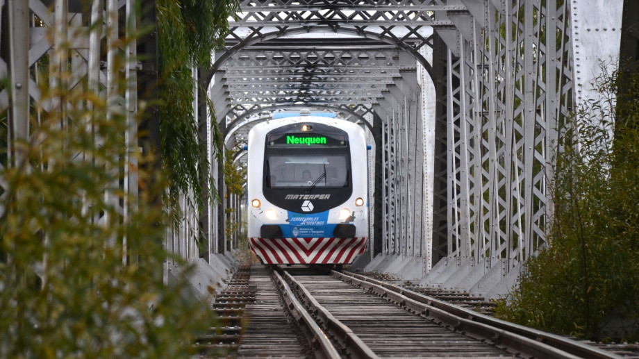 Plottier firmó un convenio con para extender el Tren del Valle