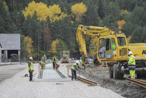España: La estación de Canfranc instala nuevas vías después de pasar más de 50 años sin obras
