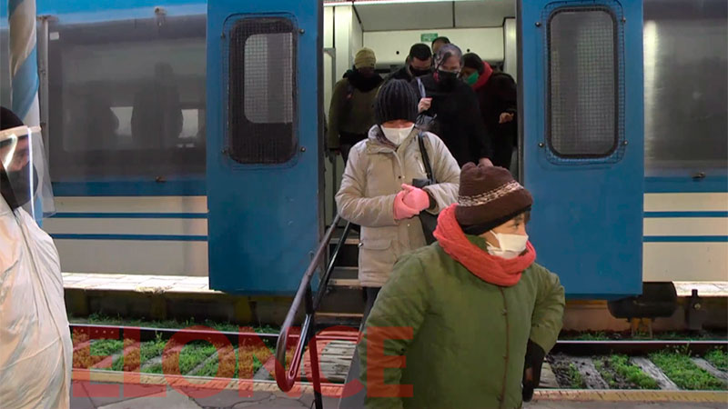Por el paro de colectivos, muchos trabajadores optaron por utilizar el tren