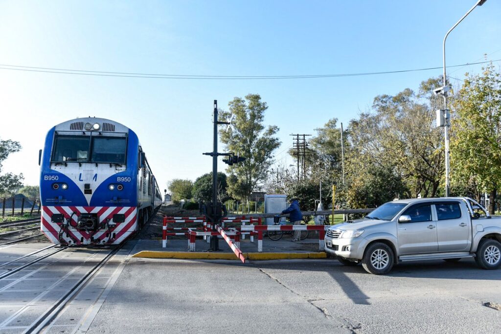 Habilitaron fotomultas en un paso a nivel de Derqui