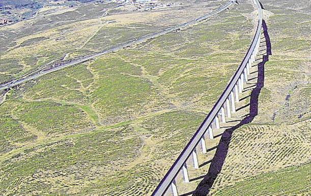 España: Adif da los primeros pasos para electrificar la línea de AVE entre Plasencia y Badajoz