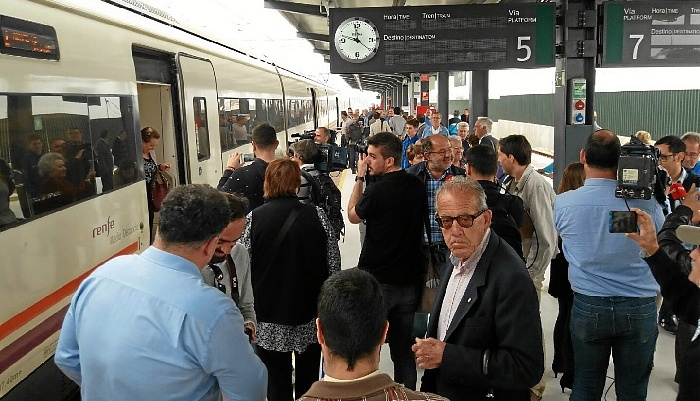España: La nueva estación de Huelva recibe su primer tren