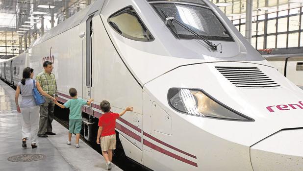 El uso del tren en la provincia sigue al alza y se distancia más del avión
