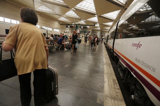 Las primeras obras en el tren a Zaragoza recortan el trayecto para viajeros y mercancías