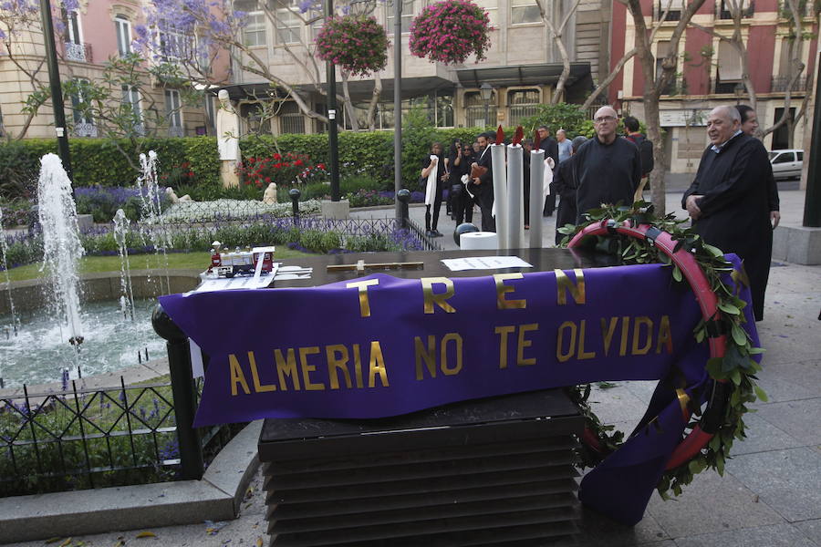 España: Los almerienses entierran al tren «ante su abandono sistemático»