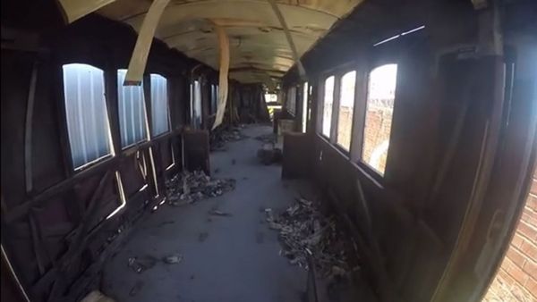Dos históricos vagones de madera de la línea A del subte serán subastados