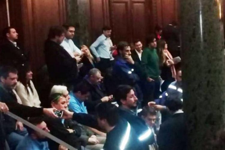 Con los metrodelgados en el recinto, se debate lo ocurrido en el subte