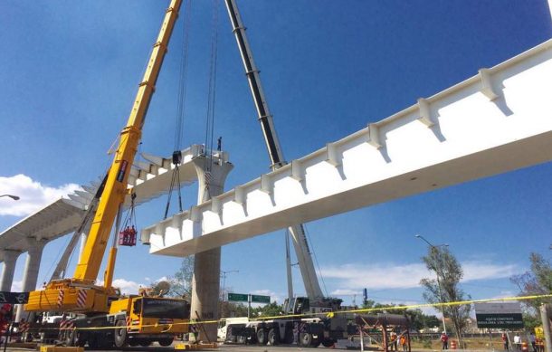 México: Colocan trabes de la Línea 3 en Periférico y Tesistán