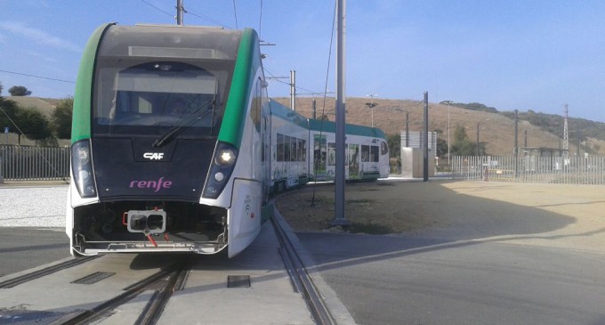 España: La Junta retoma las pruebas dinámicas del tren tranvía de la Bahía de Cádiz con una unidad en Chiclana
