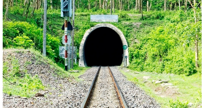 China: Un tren a prueba de arena y nieve